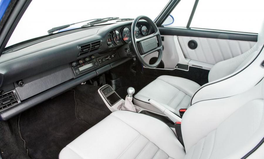 Интерьер Porsche 911 Turbo 3.6 Coupe 1992 года  (UK) (фото 22 из 40)